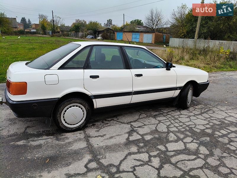 Седан Audi 80 1987 в Ромнах