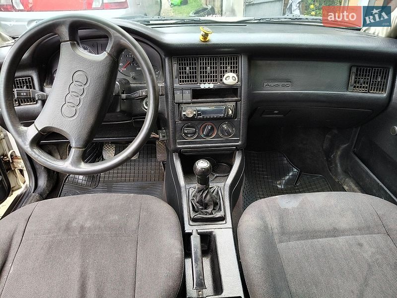 Седан Audi 80 1987 в Ромнах