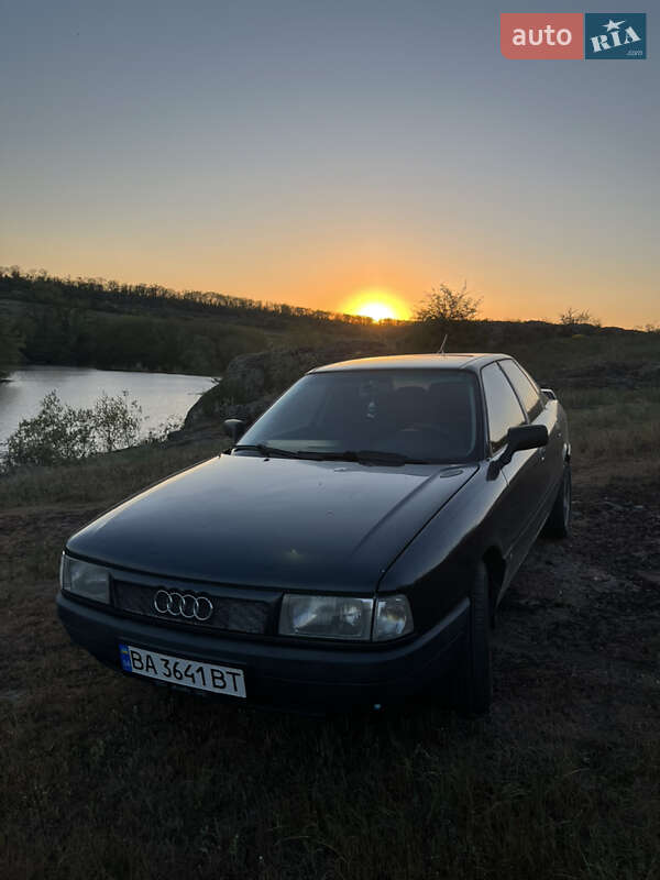 Седан Audi 90 1990 в 