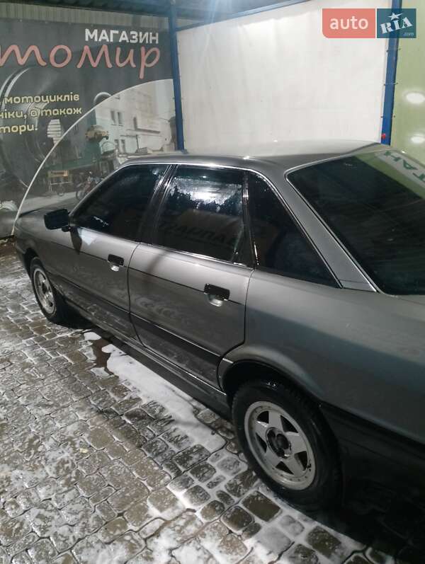 Седан Audi 90 1988 в Глухове