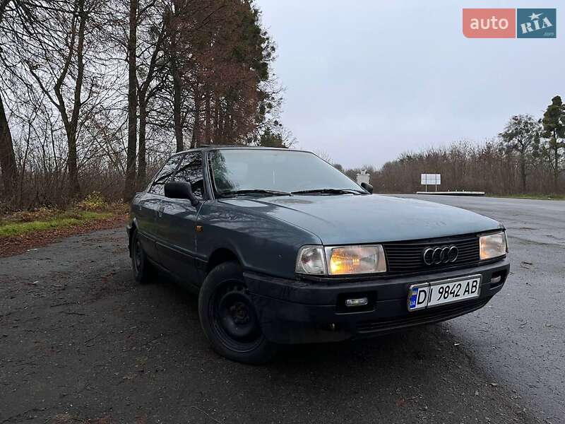 Седан Audi 90 1988 в Корце