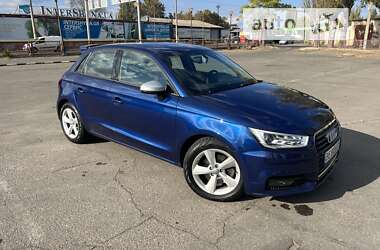Хэтчбек Audi A1 2016 в 