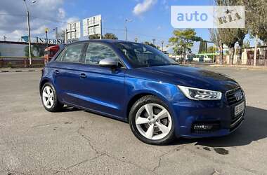 Хэтчбек Audi A1 2016 в 