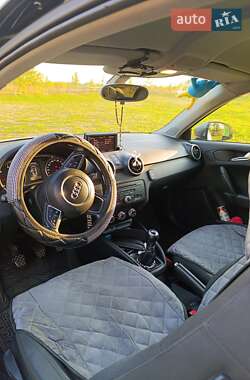 Хэтчбек Audi A1 2011 в 