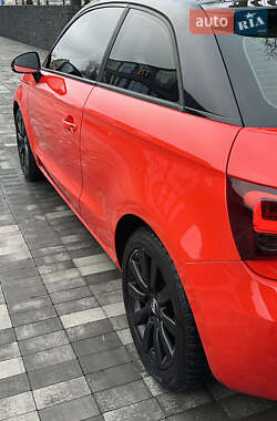 Хетчбек Audi A1 2012 в 
