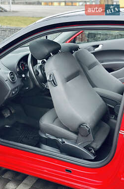 Хетчбек Audi A1 2012 в 