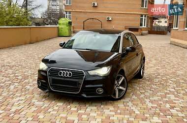 Хэтчбек Audi A1 2010 в 