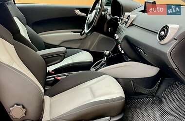 Хэтчбек Audi A1 2010 в 