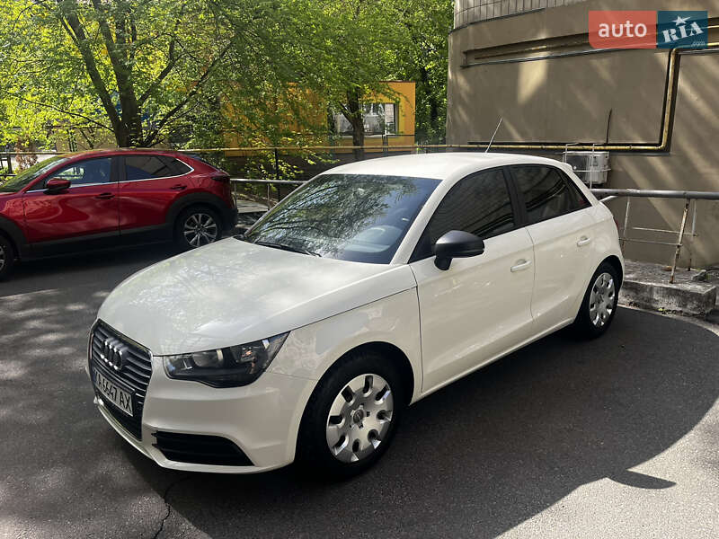 Хэтчбек Audi A1 2013 в 