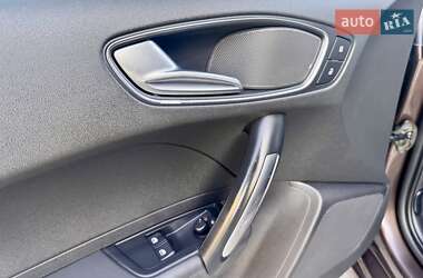 Хэтчбек Audi A1 2011 в 