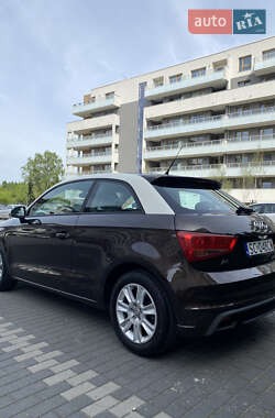 Хэтчбек Audi A1 2010 в 
