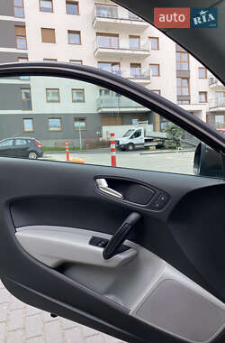 Хэтчбек Audi A1 2010 в 