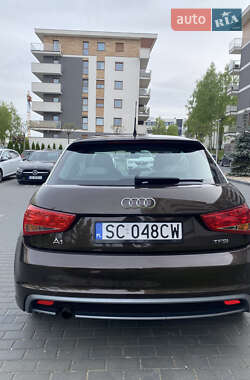 Хэтчбек Audi A1 2010 в 