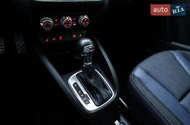 Хетчбек Audi A1 2015 в 