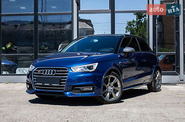 Хетчбек Audi A1 2015 в 