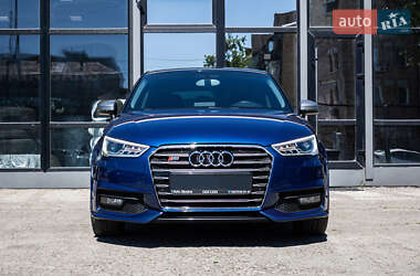 Хетчбек Audi A1 2015 в 