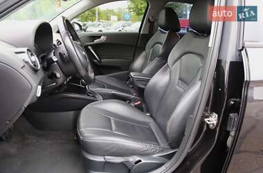 Хэтчбек Audi A1 2012 в 