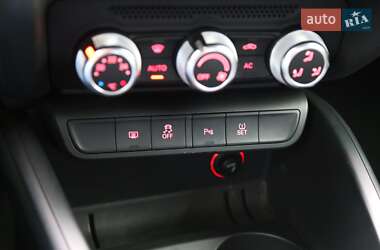 Хэтчбек Audi A1 2012 в 