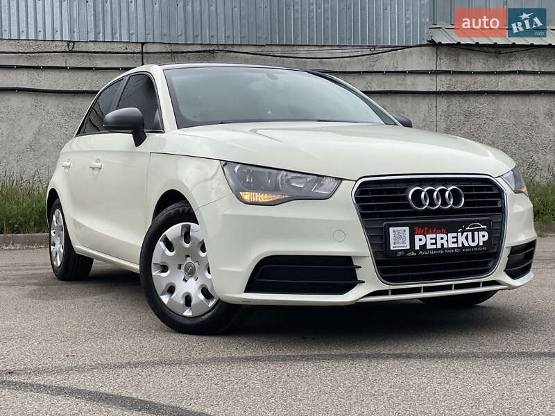 Хэтчбек Audi A1 2013 в 