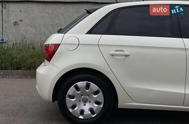Хэтчбек Audi A1 2013 в 