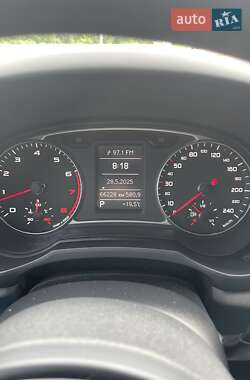 Хэтчбек Audi A1 2013 в 