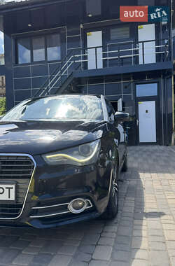 Хэтчбек Audi A1 2010 в 