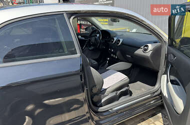 Хэтчбек Audi A1 2010 в 