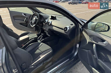 Хэтчбек Audi A1 2011 в 