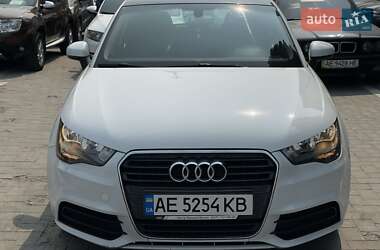Хетчбек Audi A1 2012 в 
