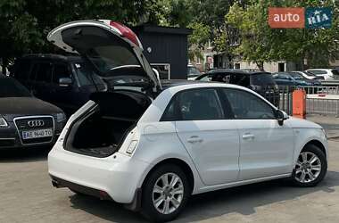 Хетчбек Audi A1 2012 в 