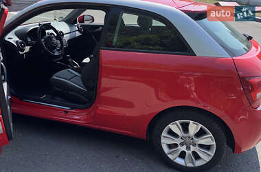 Хэтчбек Audi A1 2011 в 