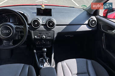 Хэтчбек Audi A1 2011 в 