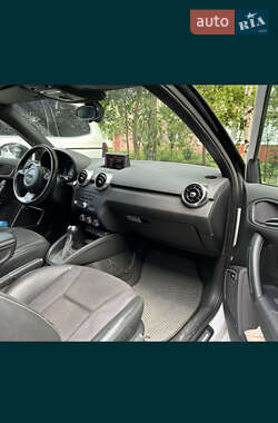 Хэтчбек Audi A1 2011 в 