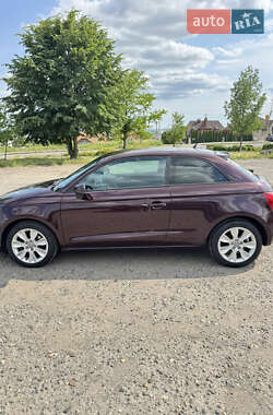 Хэтчбек Audi A1 2011 в 