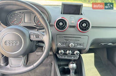 Хэтчбек Audi A1 2011 в 