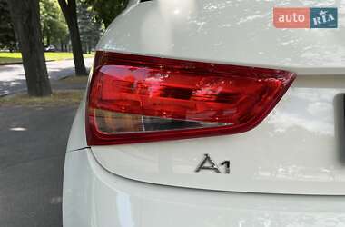 Хэтчбек Audi A1 2013 в 