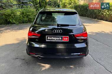 Хэтчбек Audi A1 2015 в 