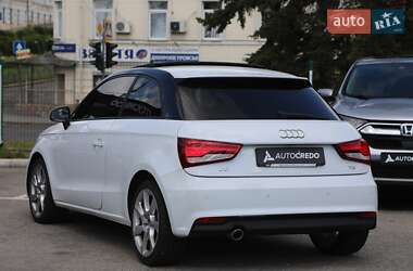 Хэтчбек Audi A1 2015 в 