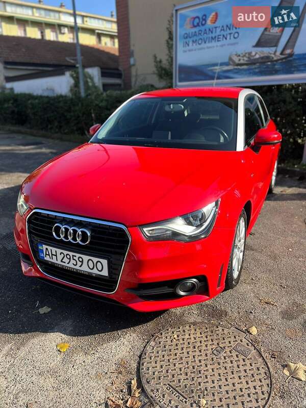 Хэтчбек Audi A1 2011 в 