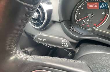 Хэтчбек Audi A1 2011 в 