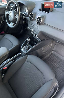Хэтчбек Audi A1 2013 в 