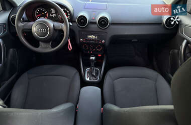 Хэтчбек Audi A1 2012 в 