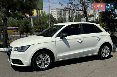 Хэтчбек Audi A1 2012 в 
