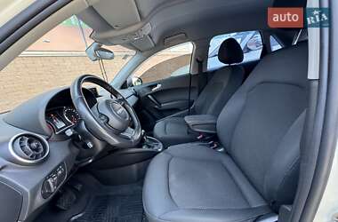 Хэтчбек Audi A1 2012 в 