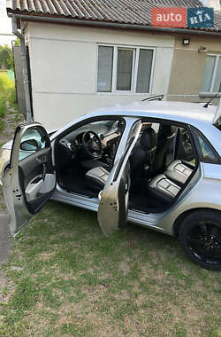 Хэтчбек Audi A1 2013 в 