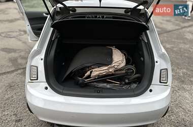 Хэтчбек Audi A1 2012 в 