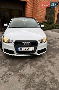 Хэтчбек Audi A1 2012 в 