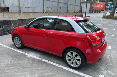 Хэтчбек Audi A1 2011 в 