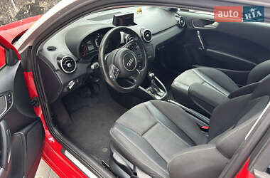 Хэтчбек Audi A1 2011 в 