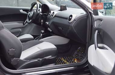 Хэтчбек Audi A1 2010 в 